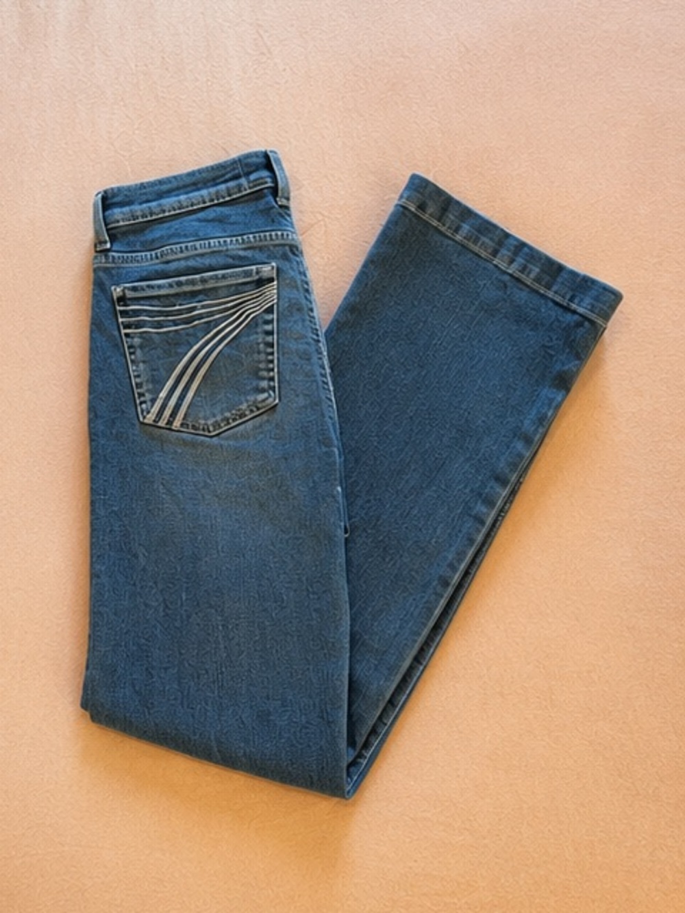 Women’s 7 FAMK size 26 Dojo Tailorless Jeans- Brand new! White 7 logo.